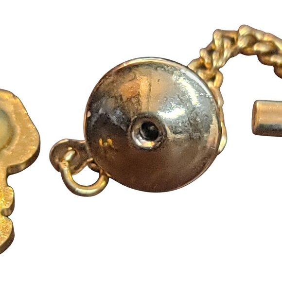 Vintage Snoopy Tie Tack Pin With Chain Enamel Green Sweater Peanuts Collectible - Picture 5 of 7